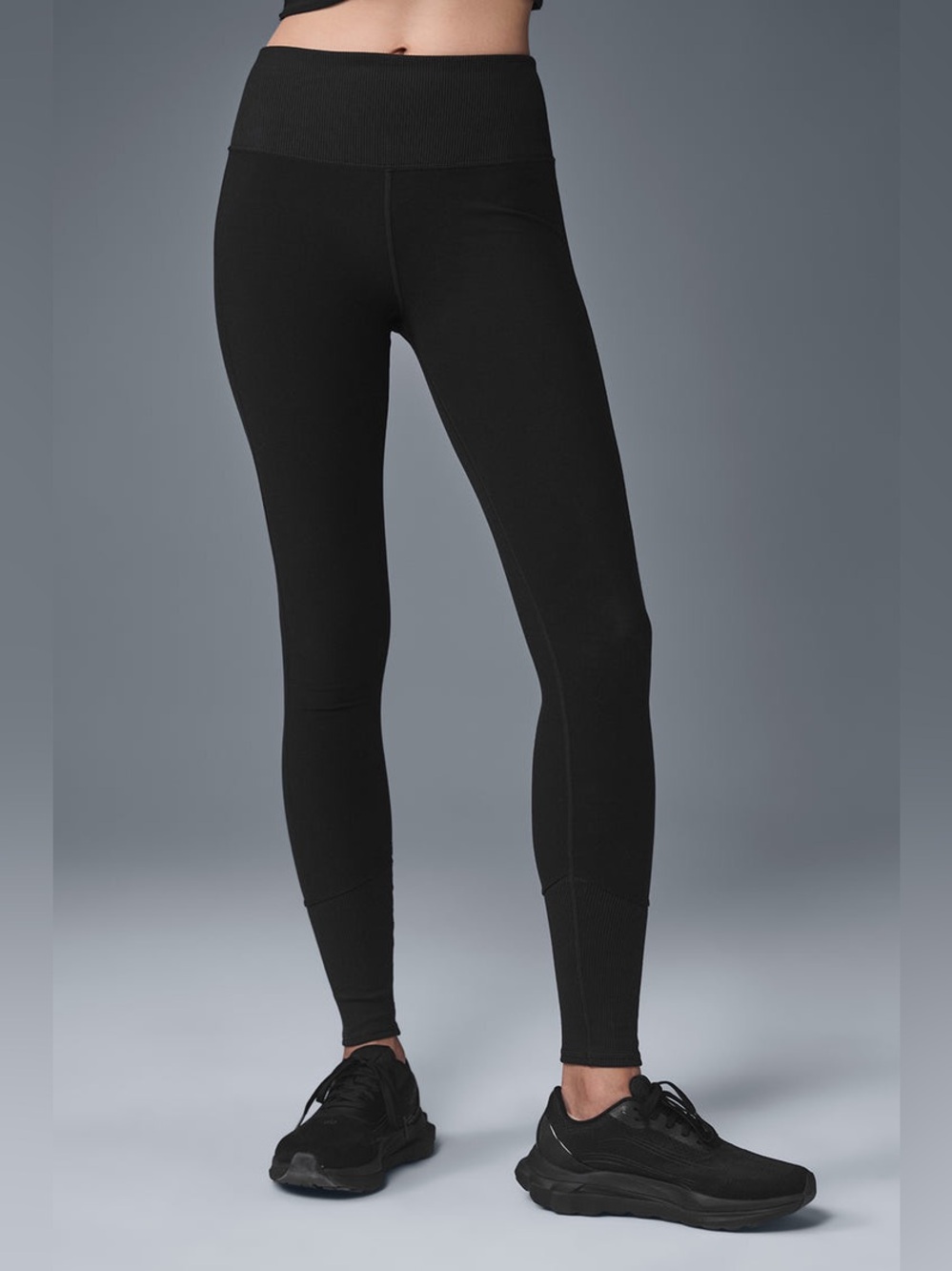 ALO High-Waist Alosoft Lounge Legging in Black Size L
